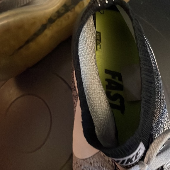 Mid top Black and Gray Nike Zoom - Picture 3 of 6